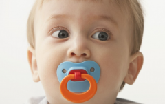 婴儿用安抚奶嘴到底好不好？