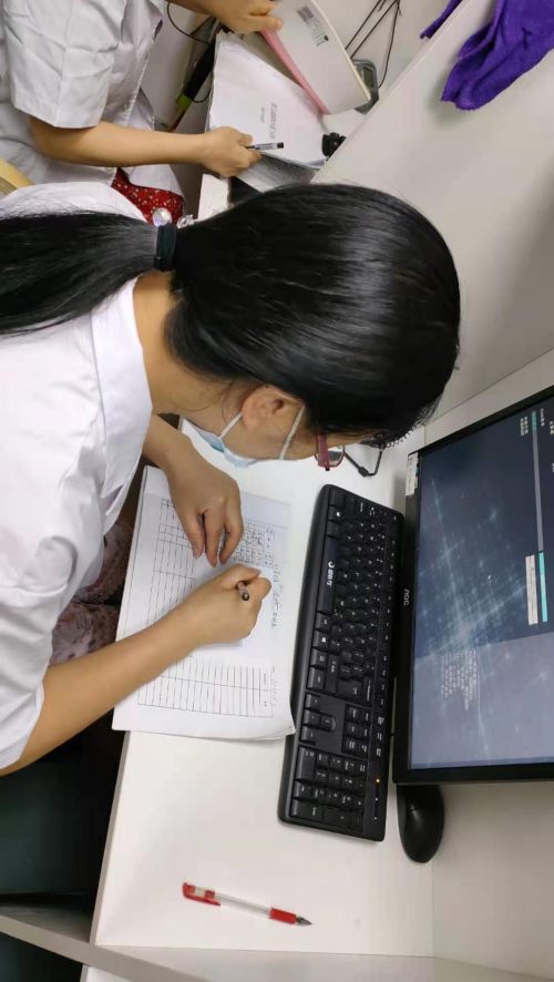 诚顺和工作人员加班加点,新冠变异病毒预防中药包发送信息在紧张登记中