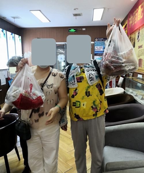 市民朋友到诚顺和中医馆现场免费领取预防方中药包后纷纷点赞!